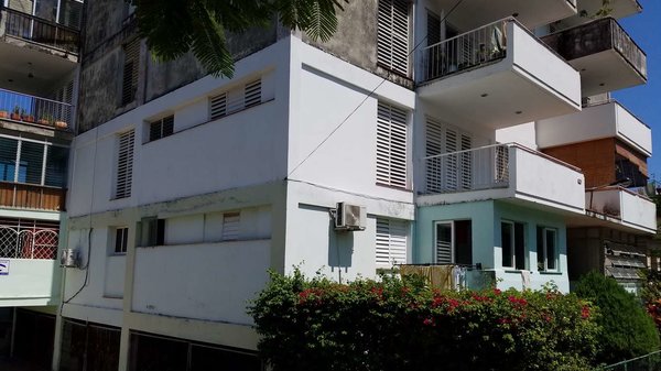 Picture on Casa de 2 cuartos, 2 baños y 1 garaje por $ 120.000 en Plaza de la Revolución, La Habana
