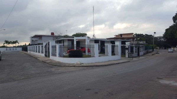 Picture on Casa de 8 cuartos y 5 baños por $ 950.000 en Plaza de la Revolución, La Habana