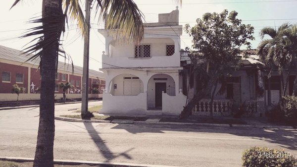 Casa de 3 cuartos y 2 baños por $ 40.000 en Manzanillo, Granma