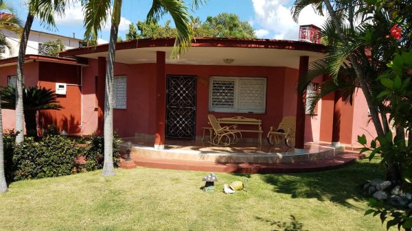 Casa de 6 cuartos, 6 baños y 1 garaje por $ 270.000 en Cienfuegos, Cienfuegos