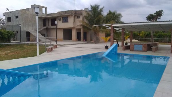 Picture on Casa de 8 cuartos, 12 baños y 2 garajes por $ 500.000 en Bauta, Artemisa