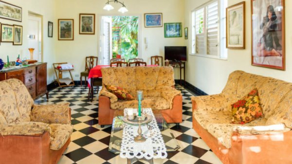 Picture on Casa de 4 cuartos, 5 baños y 1 garaje por $ 390.000 en Playa, La Habana