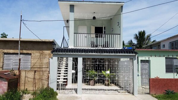 Casa de 4 cuartos, 5 baños y 1 garaje por $ 180.000 en Cienfuegos, Cienfuegos