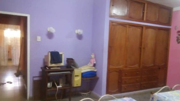 Picture on Casa de 4 cuartos, 4 baños y 3 garajes por $ 80.000 en Boyeros, La Habana
