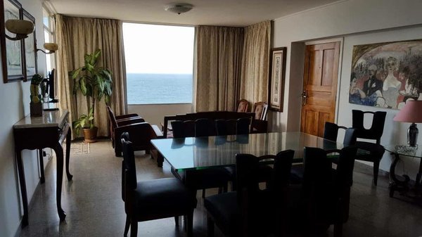 Picture on Apartamento de 3 cuartos y 2 baños por $ 230.000 en Plaza de la Revolución, La Habana