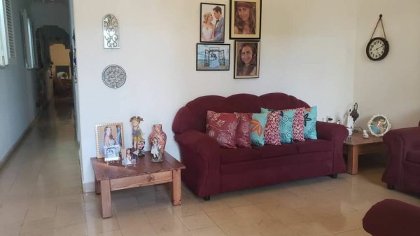 Picture on Casa de 4 cuartos y 2 baños por $ 95.000 en Diez de Octubre, La Habana