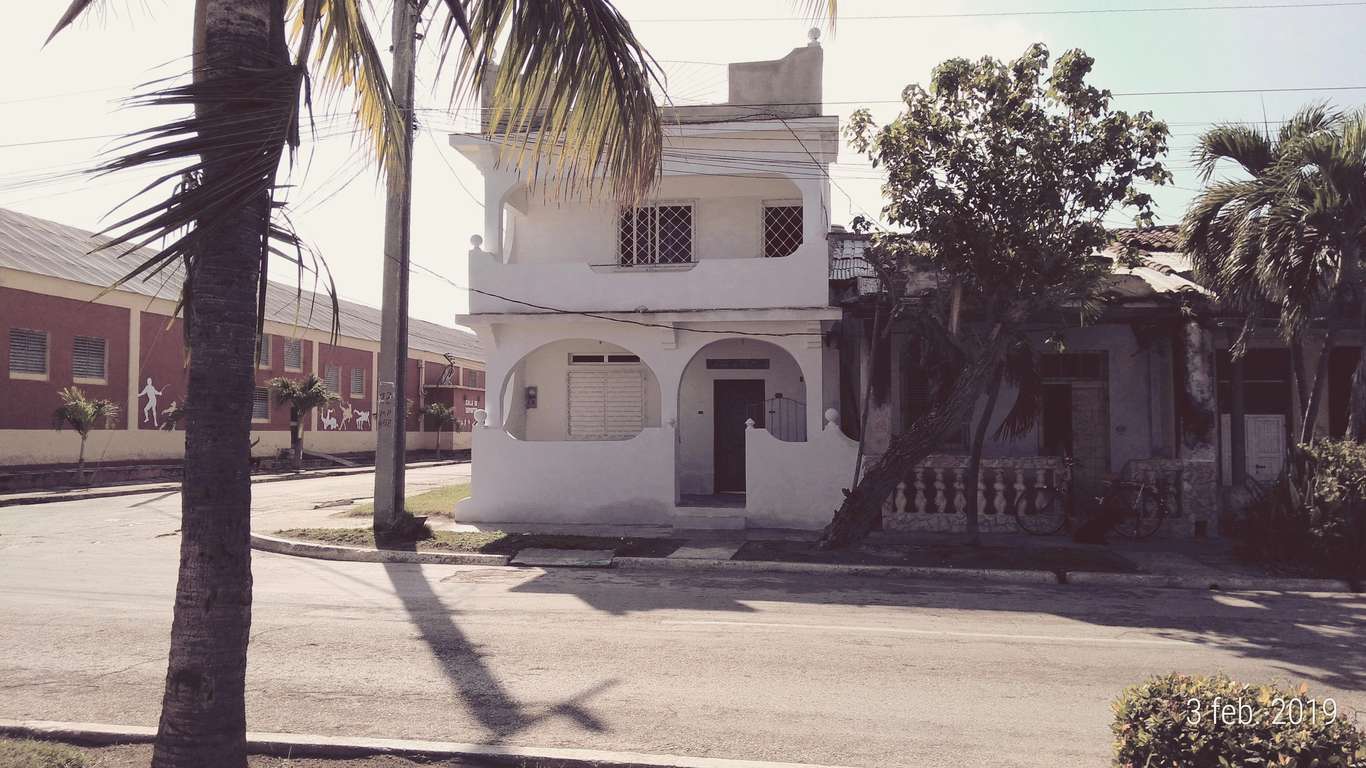 HEC1086: Casa de 3 cuartos y 2 baños por $ 40.000 en Manzanillo, Granma
