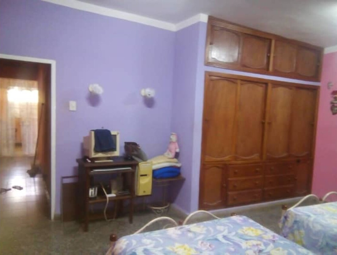 HEC1293: Casa de 4 cuartos, 4 baños y 3 garajes por $ 80.000 en Boyeros, La Habana