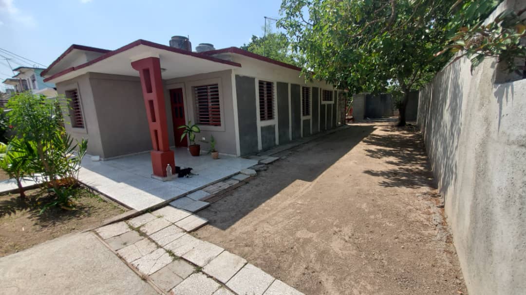 HEC1590: Casa de 3 cuartos, 1 baño y 1 garaje por $ 26.000 en Cienfuegos, Cienfuegos