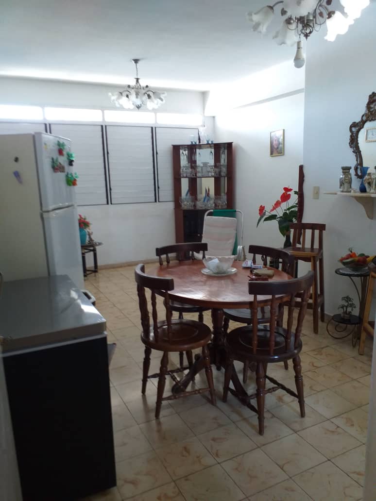 HEC1688: Apartamento de 2 cuartos y 2 baños por $ 60.000 en Plaza de la Revolución, La Habana